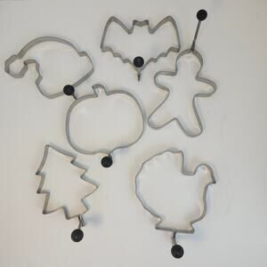 Holiday Metal Set Of 6 Cookie Cutters W/Handles Christmas Halloween Thanksgiving